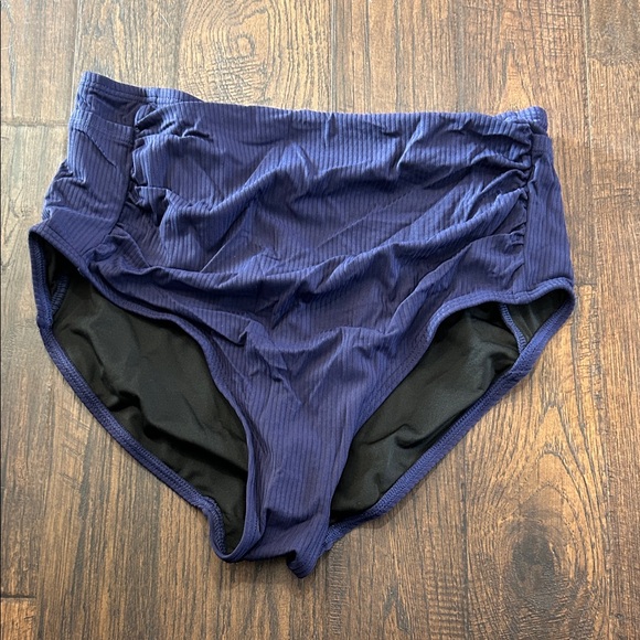 Stylish Navy Bikini Set - Picture 3 of 4